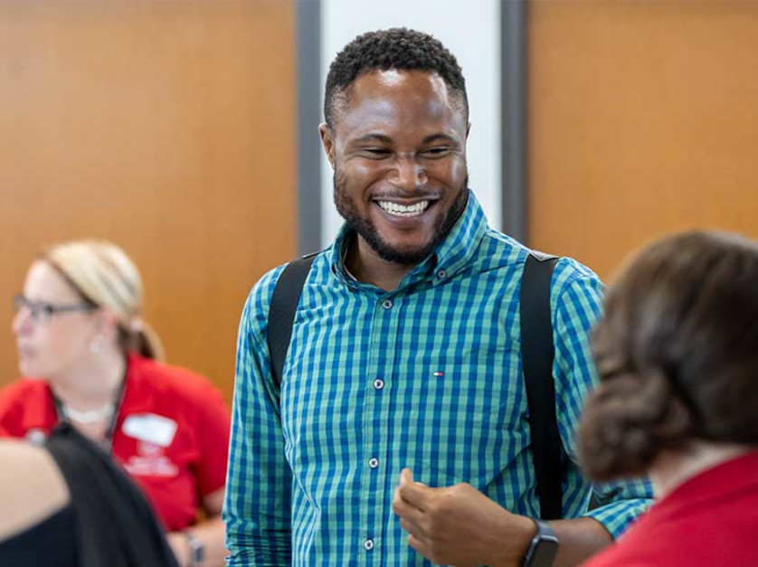 An MBA student at the fall resource fair