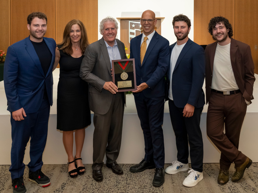 As this year's recipient of the Dean’s Medal, the Saslow family shares a strong commitment to entrepreneurship, education, community engagement, and the arts. With multiple graduates of the Olin Business School across two generations, the family’s careers span across business leadership, sports ventures, product innovation, education, and the performing arts.