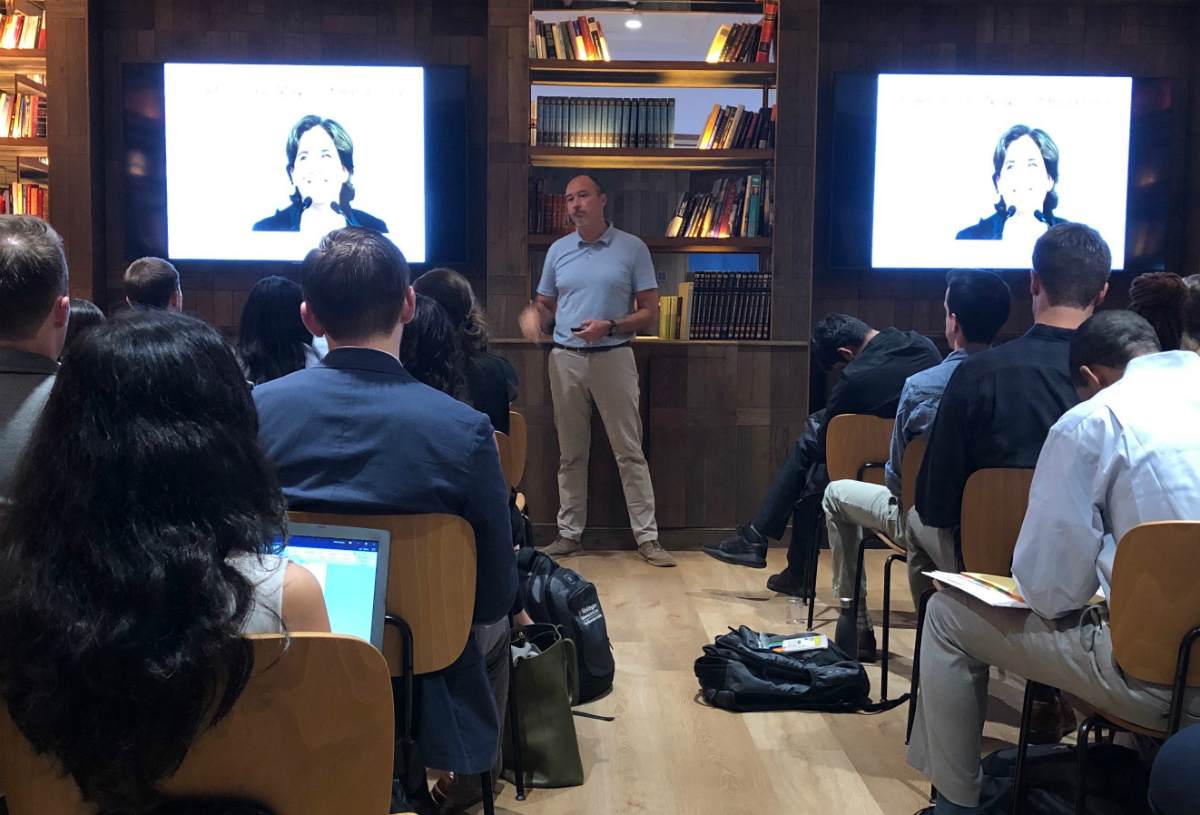 ESADE professor Alex Fernández del Castro introduces MBA students to the political landscape in Spain and Catalunya.