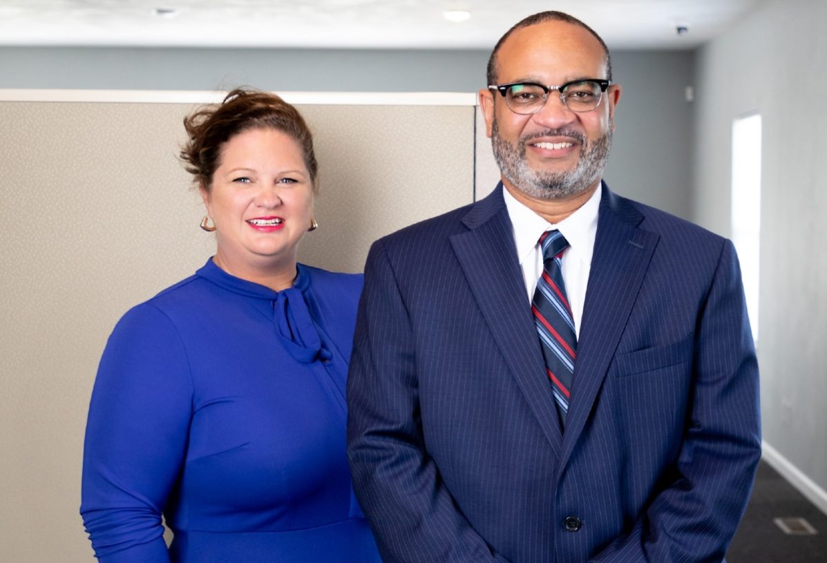 Danielle Bateman Girondo, BSBA ’00, and Alex Fennoy of Midwest BankCentre.