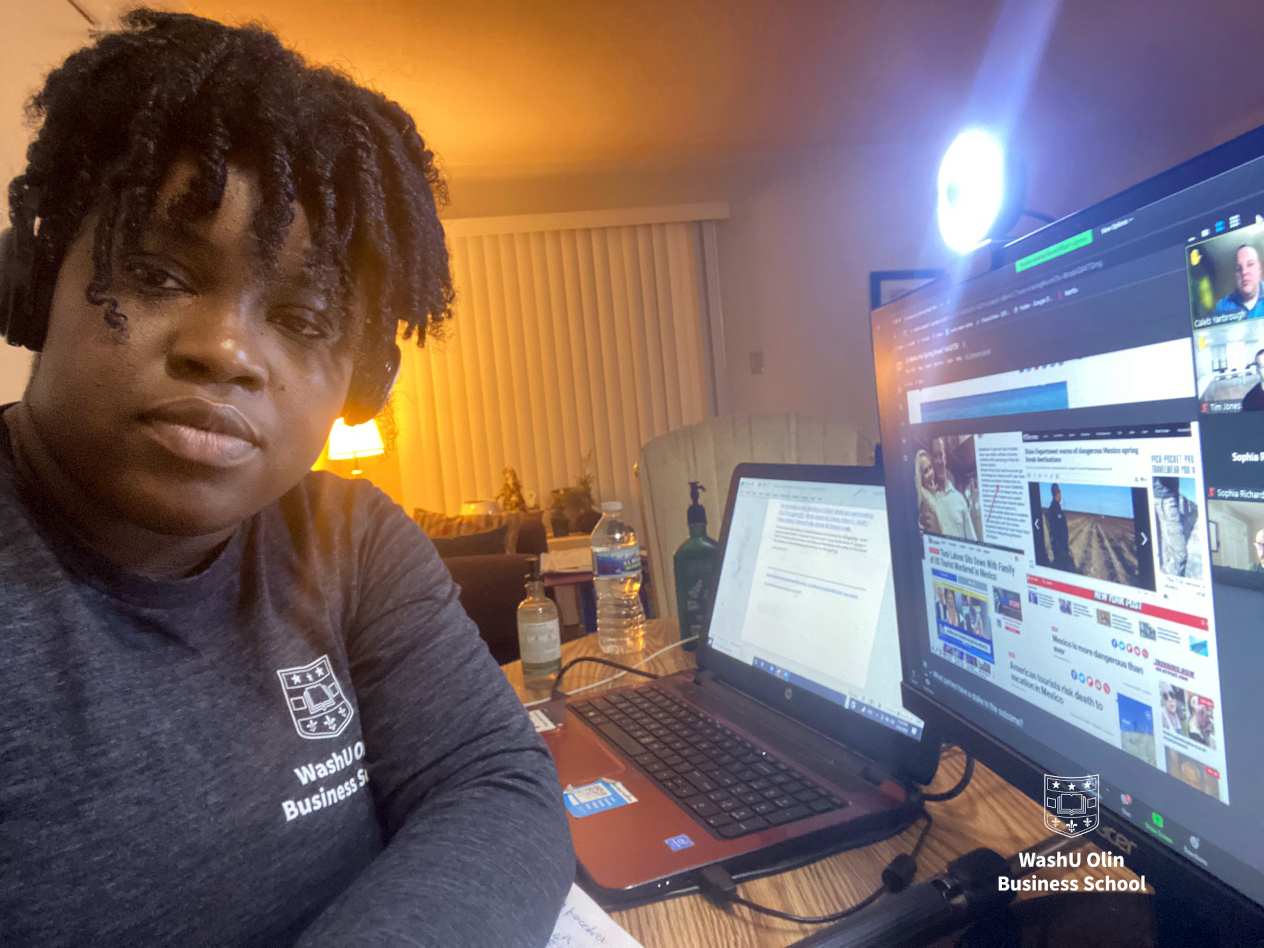 Sophia Richards at her computer during the inaugural class of Olin’s Online MBA program.