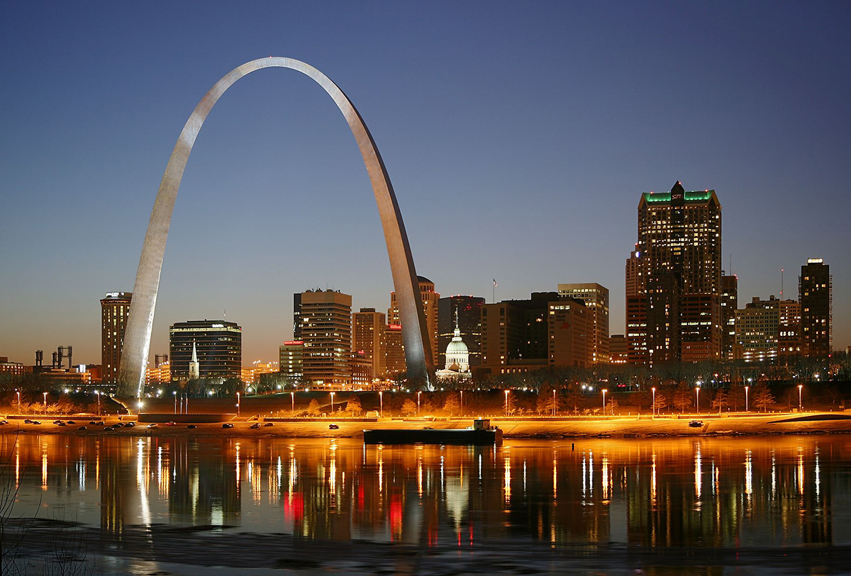 Gateway Arch and riverfront in St. Louis, MO