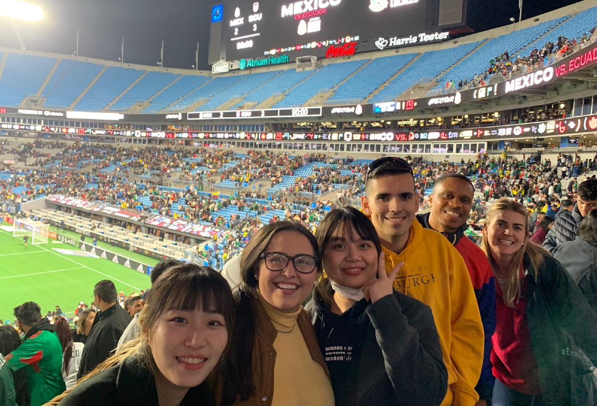 Effy (Wei) Xu, MSCA ’22; Lucy Reis, MBA ’22; Sharon (Yuxin) Tang, MSCA ’22; Stefan Orduna-Momcilovic, BSBA ’22; Justin Matthews, MBA ’22; and Livi Logan-Wood, MBA/MSW ’23.