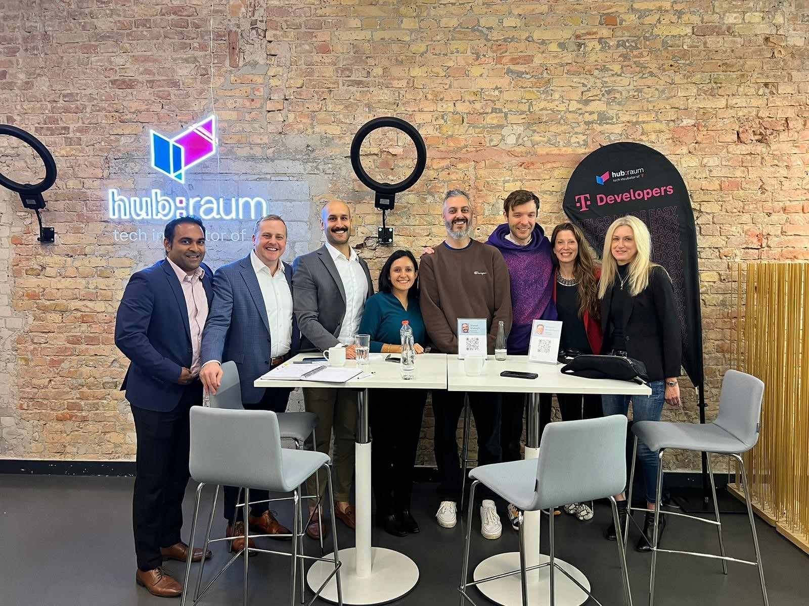 Students standing in front of a wall that bears the word Hubraum