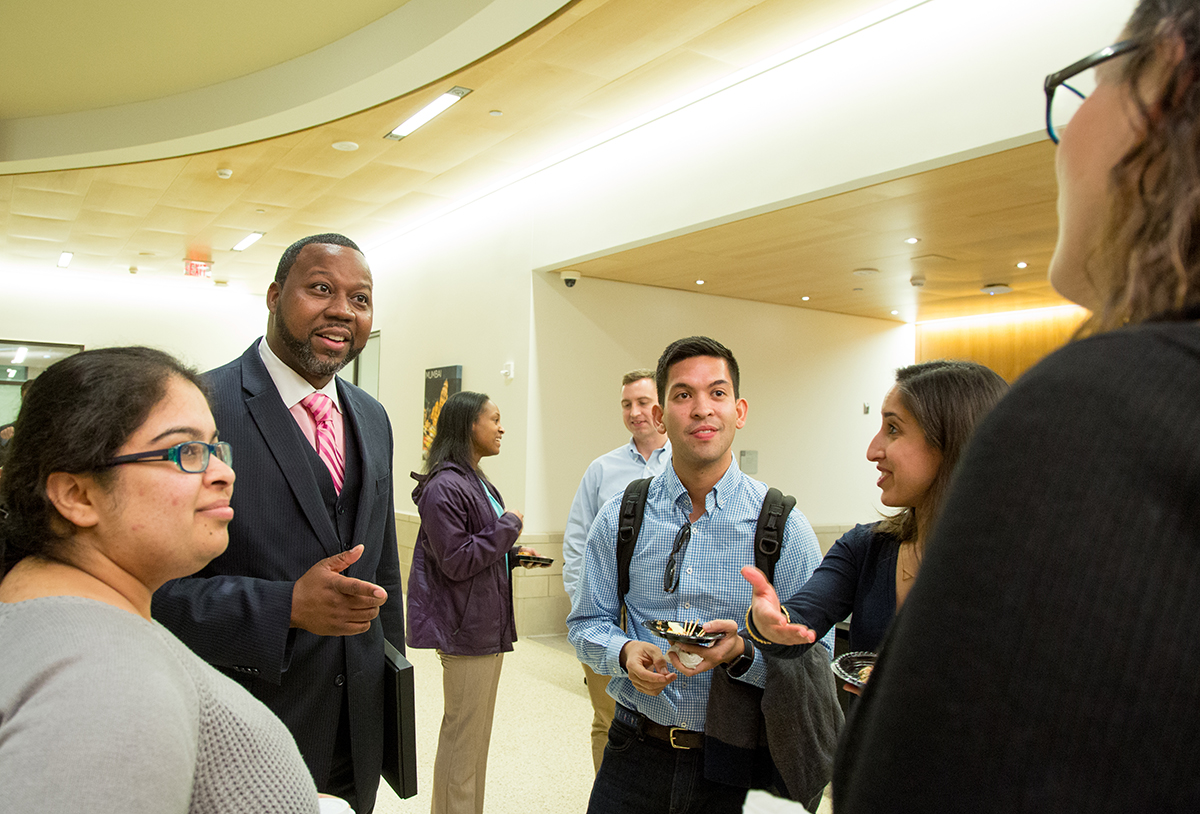 Orvin Kimbrough speaks with Olin/United Way Board Fellows students.