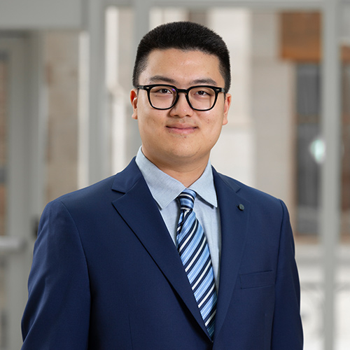 headshot of Yining Huang